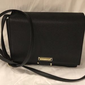 Black TAHARI medium size bag.